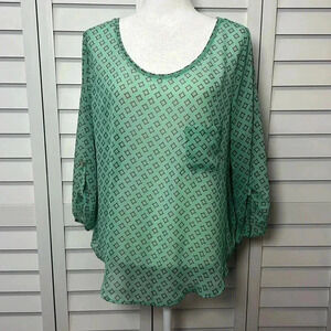 Karlie Scoop Neck Button Back Roll Tab Sleeve Pullover Top Size Large Mint NWT
